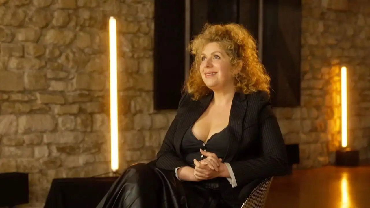 Baya Kasmi : Juste une mise au point – image d’arrière-plan