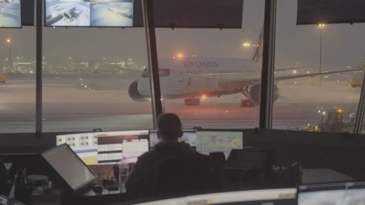 Toronto Airport Uncovered - Saison 1 - Le crash – image d’arrière-plan