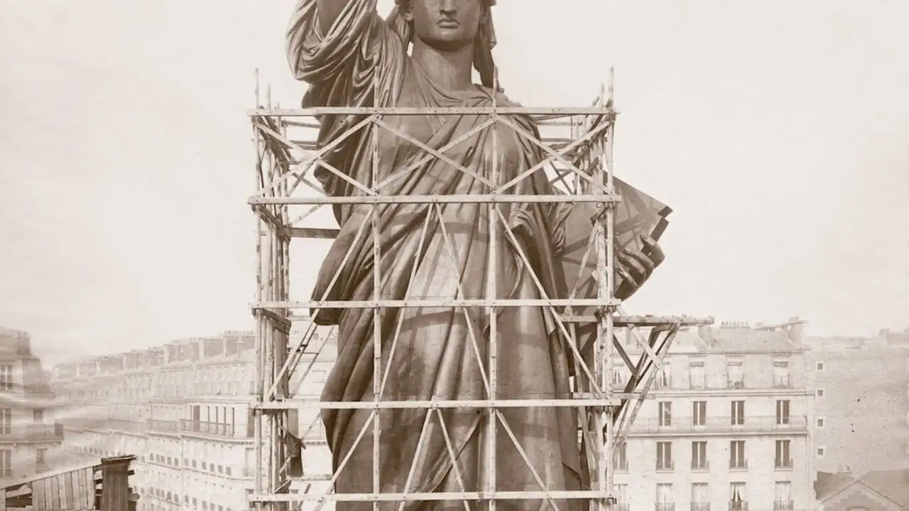 Face à l'histoire : L'épopée de Lady Liberty - Le flambeau de la liberté – image d’arrière-plan