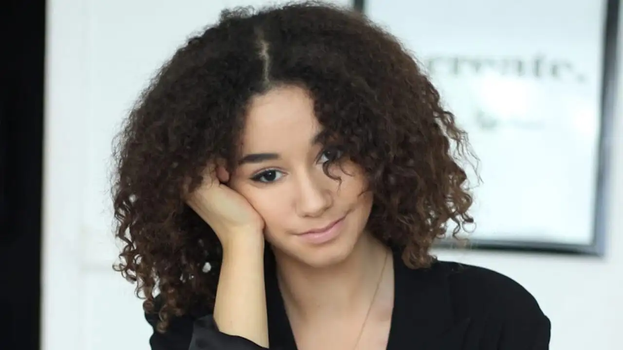 Show de Lena Situations - Celui où ils disent au revoir – image d’arrière-plan