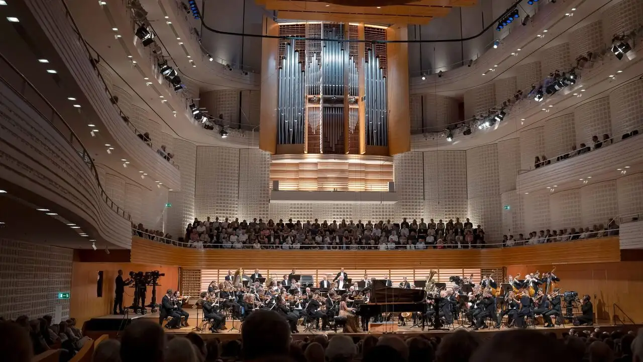 Riccardo Chailly & Beatrice Rana interprètent Rachmaninov : Lucerne Festival 2025 – image d’arrière-plan