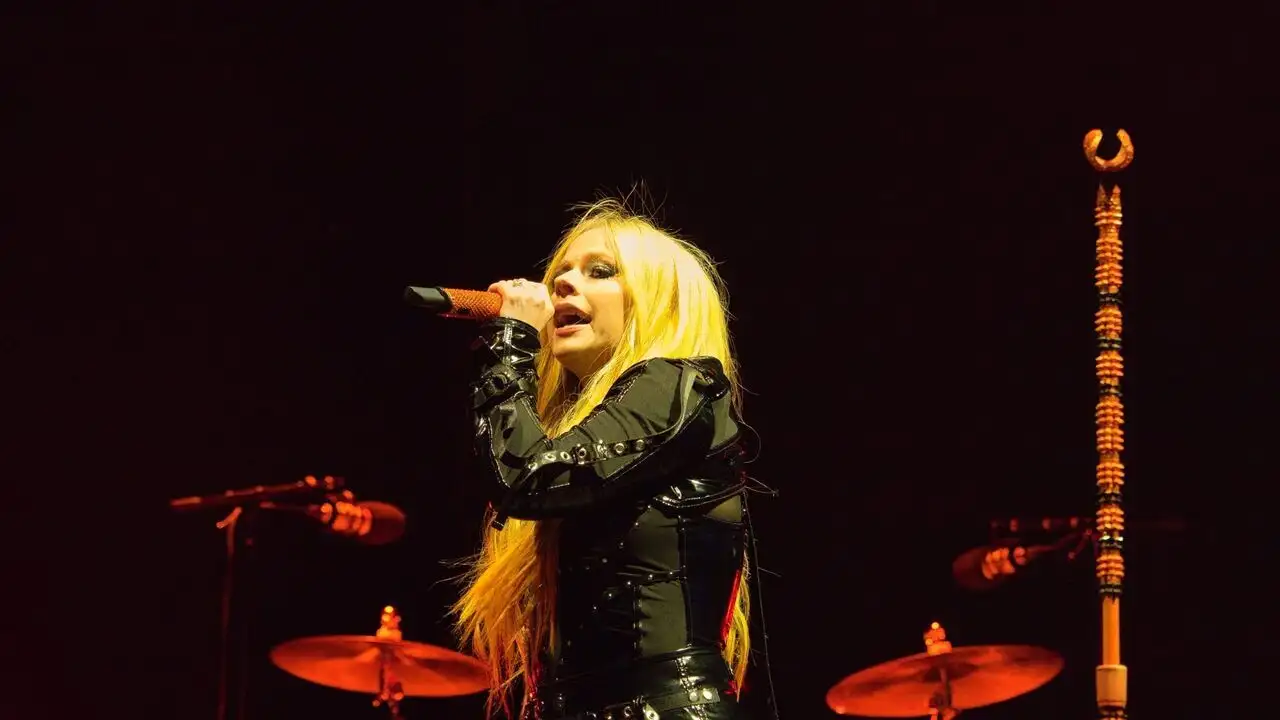 Avril Lavigne au Main Square Festival – image d’arrière-plan
