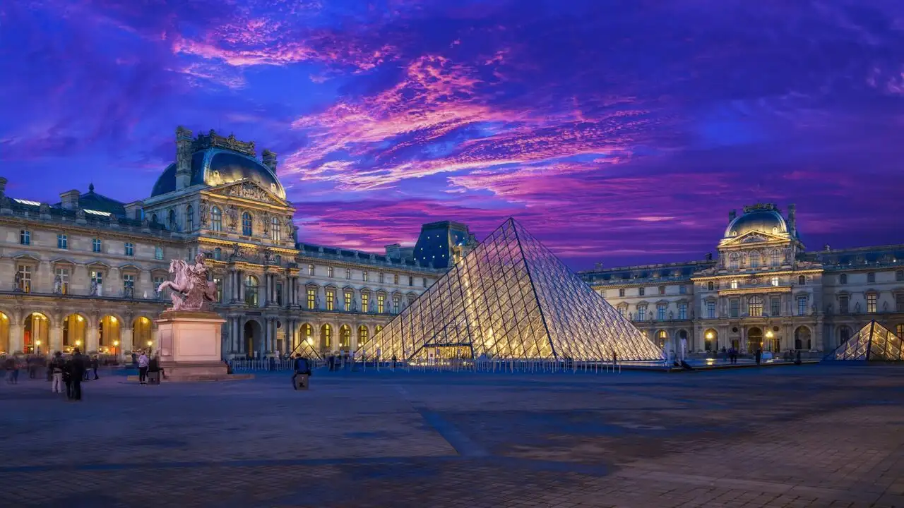 Le Louvre : les 10 secrets du plus grand musée du monde – image d’arrière-plan