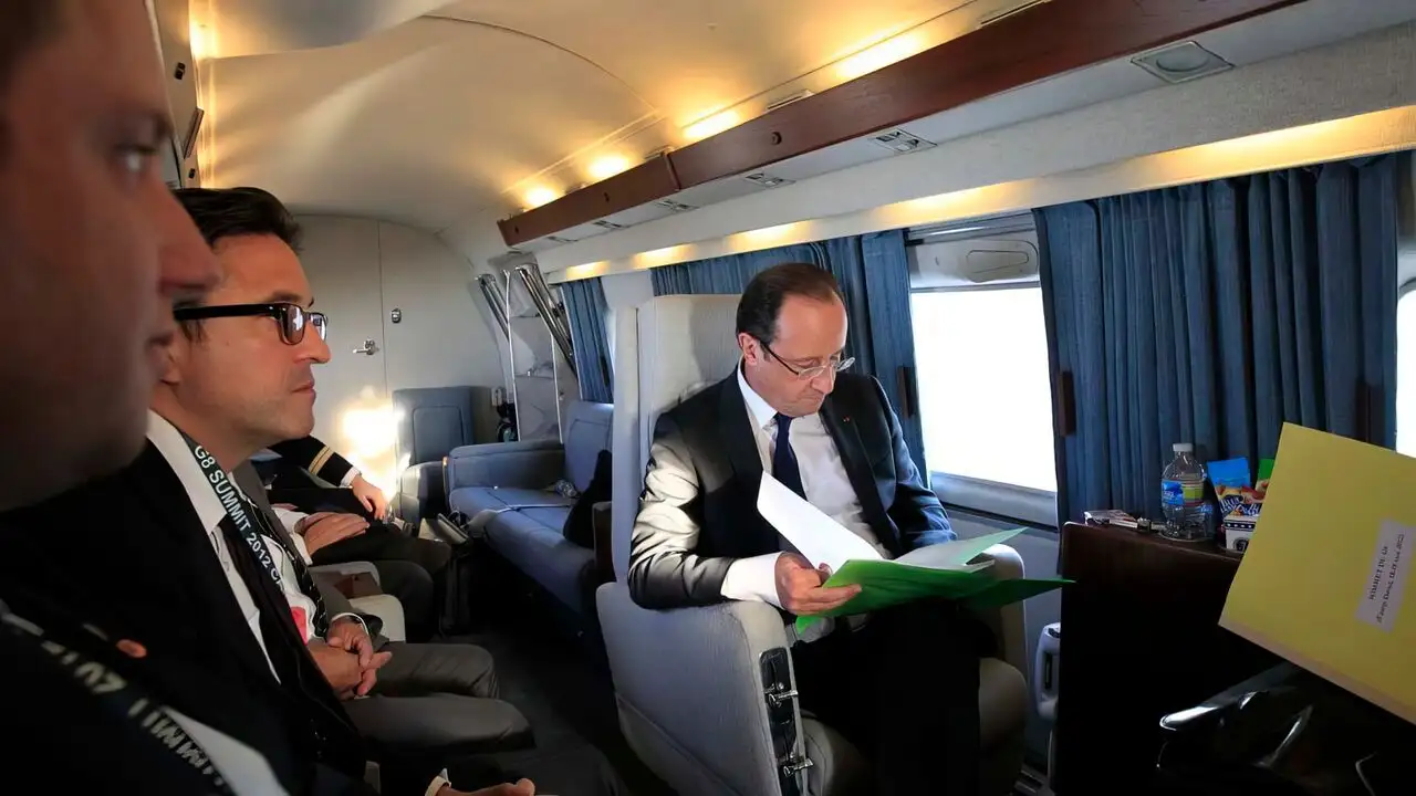 "Moi, diplomate !" Le monde de François Hollande – image d’arrière-plan