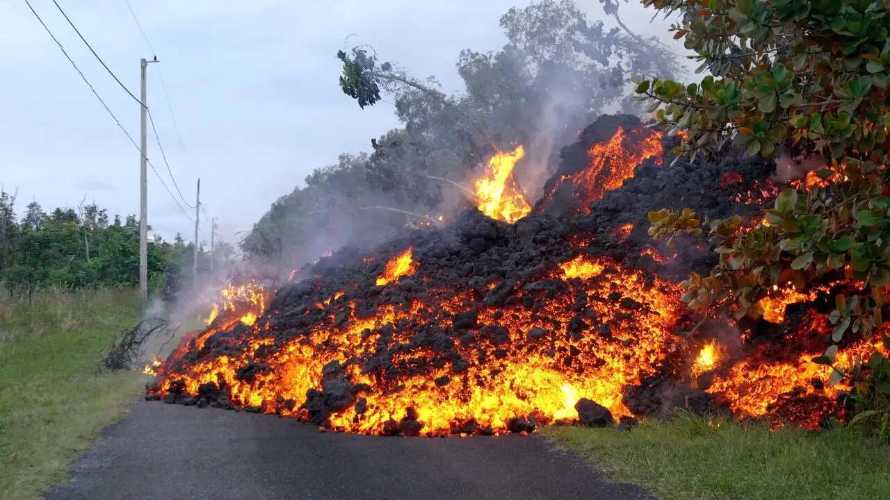 Volcanoes : Dual Destruction – image d’arrière-plan