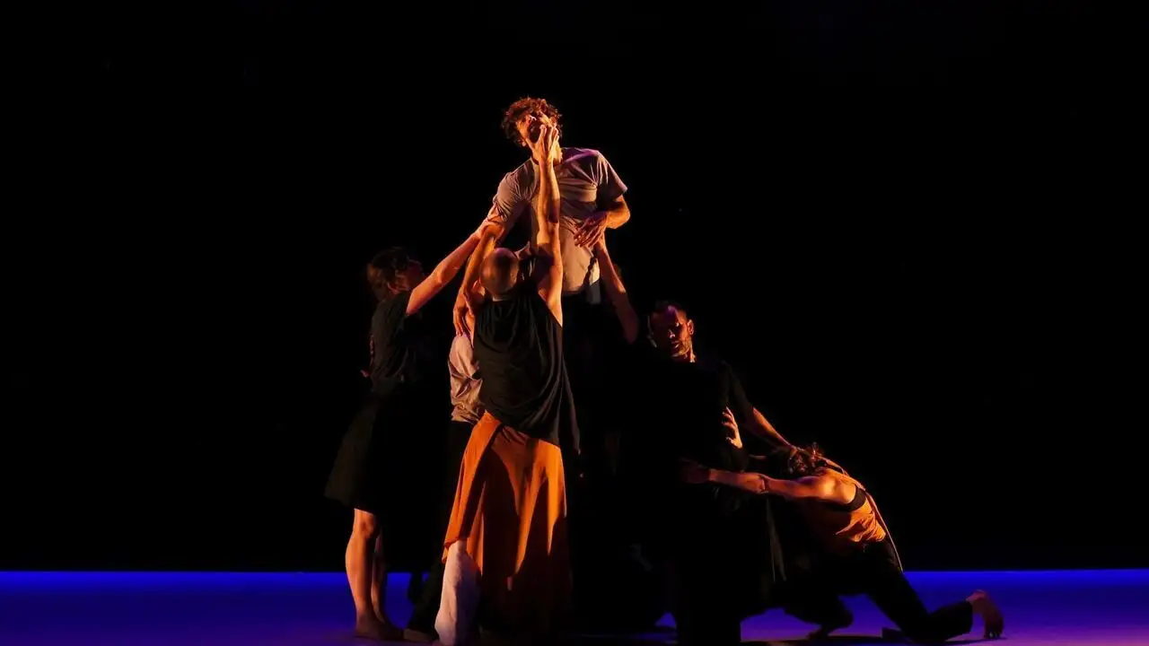 Suresnes cité danses, Tendre colère – image d’arrière-plan