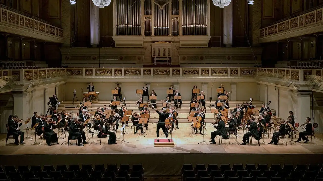 Joana Mallwitz dirige Mozart et Tchaïkovski – image d’arrière-plan