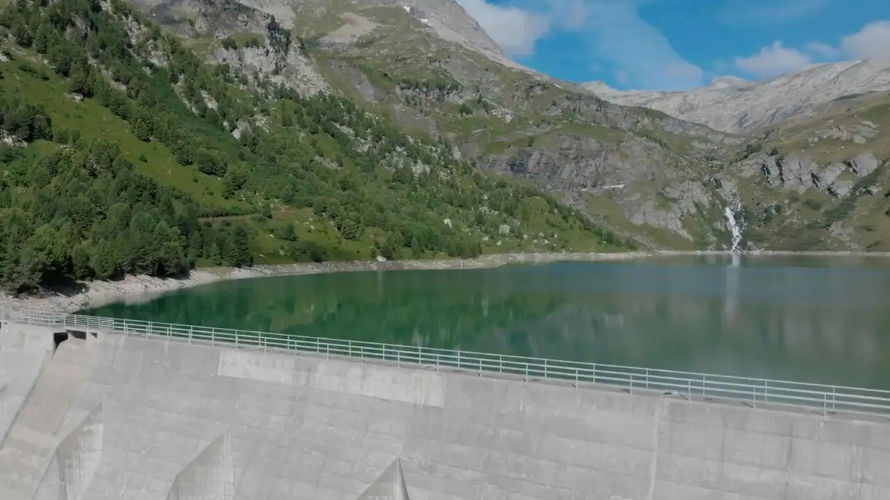 Très chère électricité – image d’arrière-plan