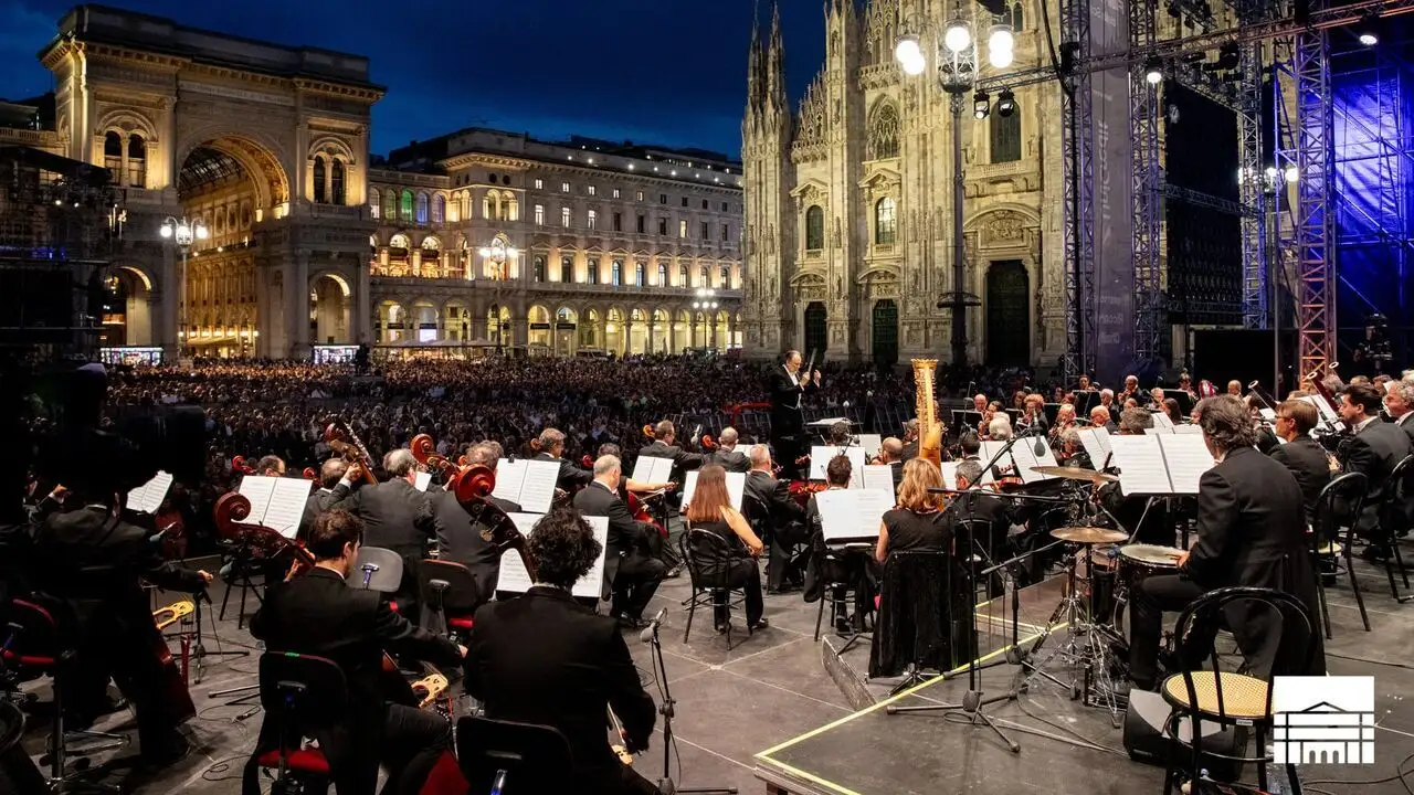 Concerto per Milano 2025 : Riccardo Chailly, Emmanuel Tjeknavorian, Orchestra Filarmonica della Scala – image d’arrière-plan
