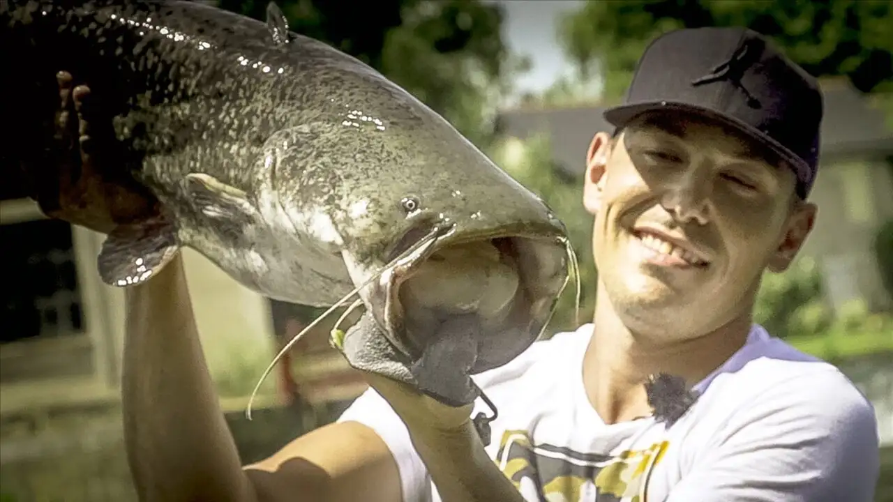 Canassiers, traque en float-tube - Episode 01 – image d’arrière-plan