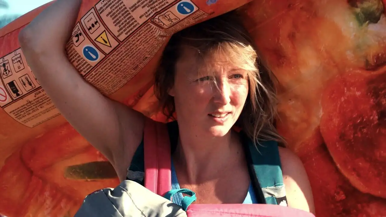 Fanny à la plage – image d’arrière-plan