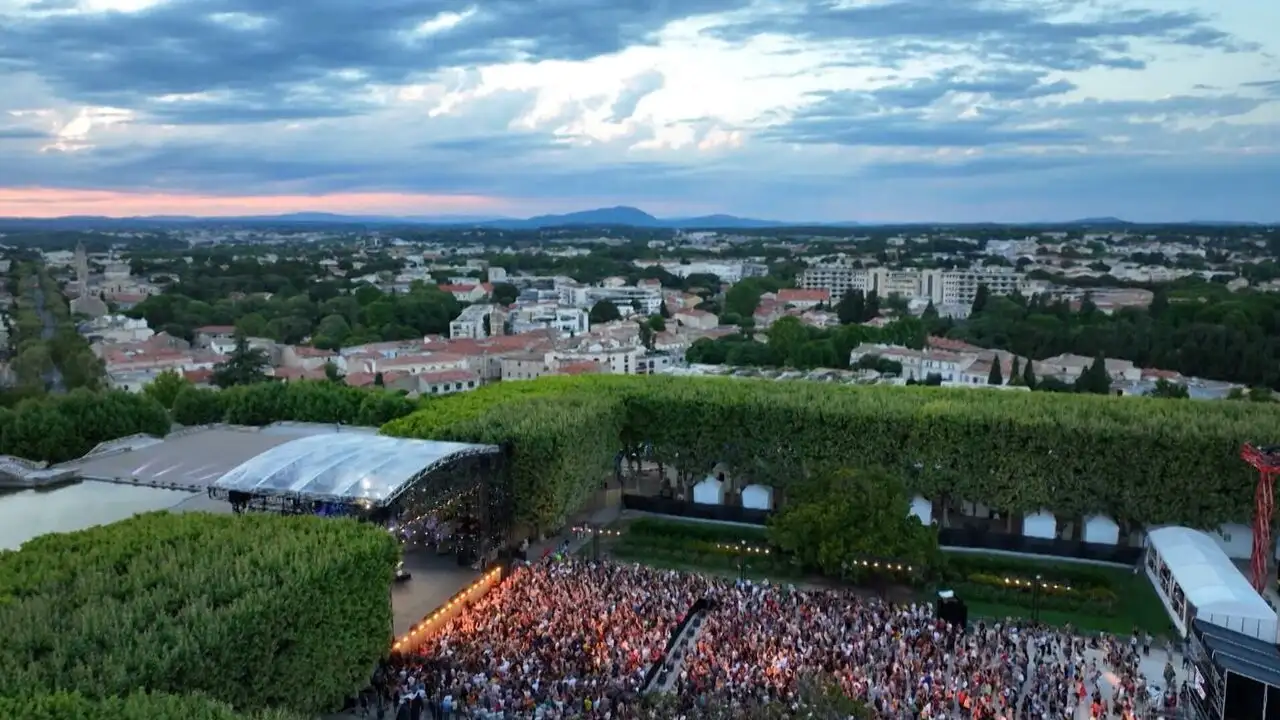 La grande fête des tubes 80, 90, 2000 – image d’arrière-plan