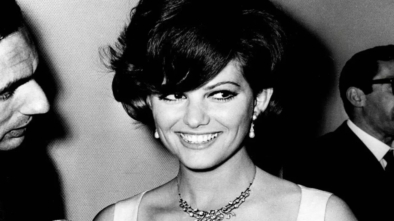 Claudia Cardinale, la femme rêvée... – image d’arrière-plan