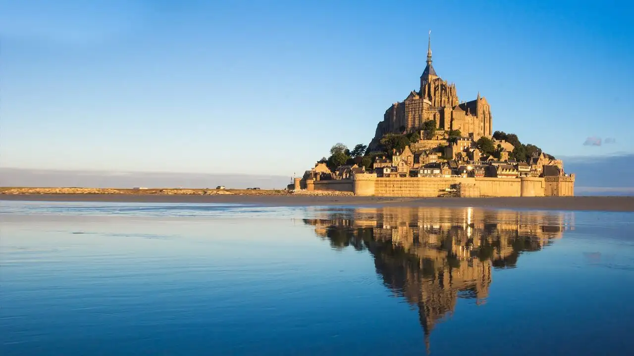 Mont-St-Michel : les défis d'une mégastructure unique au monde – image d’arrière-plan