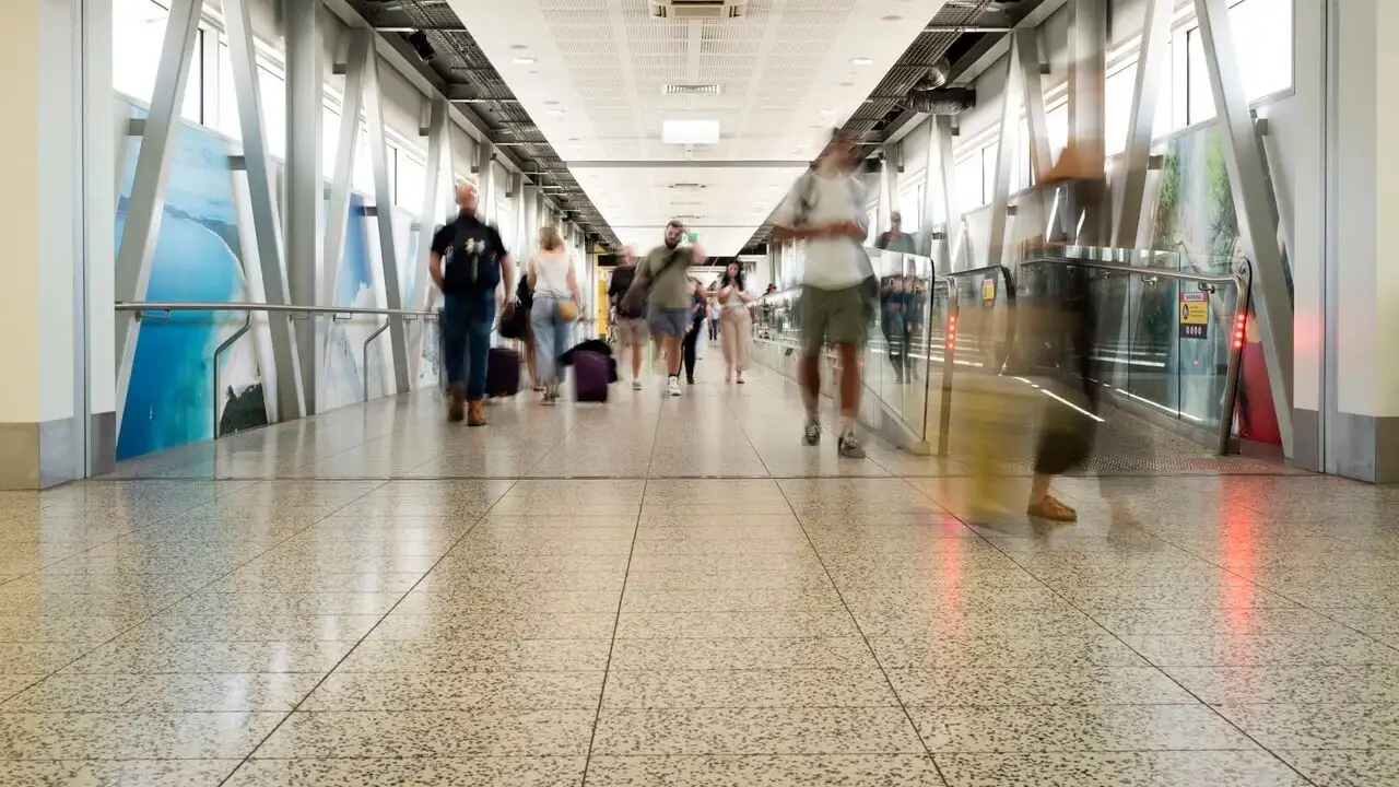 Inside Melbourne Airport - Saison 1 - Under Pressure – image d’arrière-plan