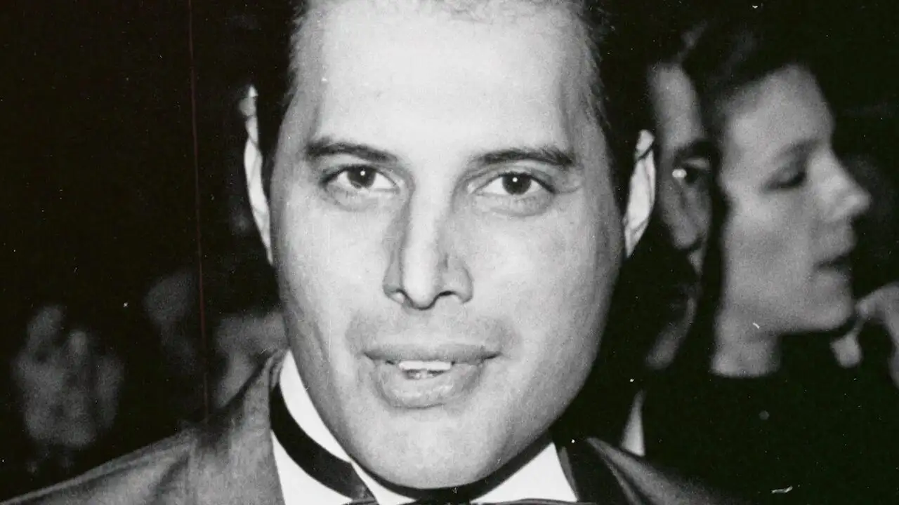 Freddie Mercury, au-delà de la légende – image d’arrière-plan