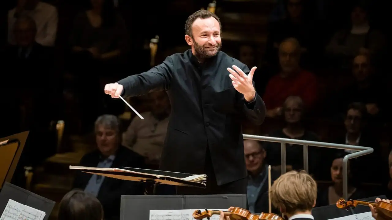 Kirill Petrenko dirige Rachmaninov et Tchaïkovski : Concert de Pâques des Berliner Philharmoniker – image d’arrière-plan