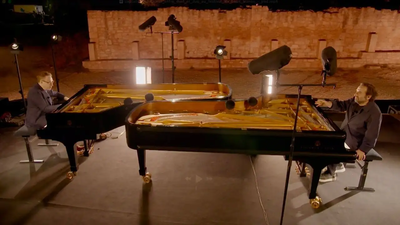 Entre duel et duo - Jean-François Zygel & André Manoukian, concert au Festival les Baux Pianos – image d’arrière-plan
