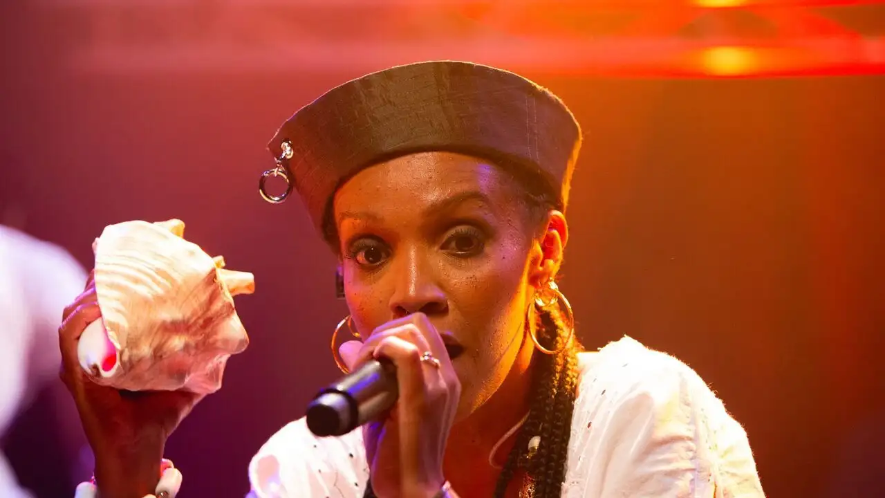 Célia Wa au festival le mois kréyol – image d’arrière-plan