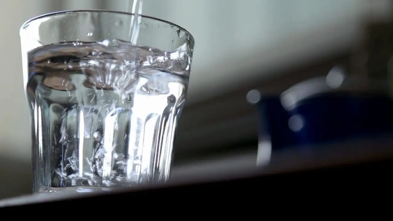 Quand l'eau sème le trouble – image d’arrière-plan