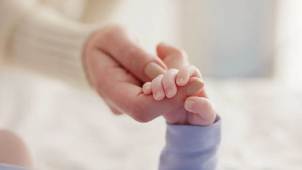 100 jours à la maternité - Saison 1 - Urgence : bébé arrive ! – image d’arrière-plan
