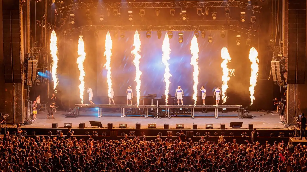 52 minutes - Le concert à Paléo – image d’arrière-plan