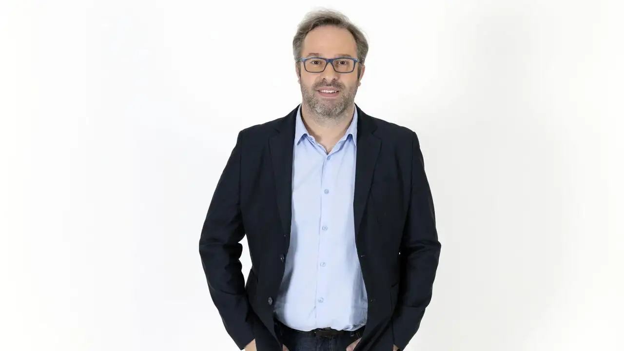 Fast Life avec Julien Fébreau - 🏎️ Formule 1 – image d’arrière-plan