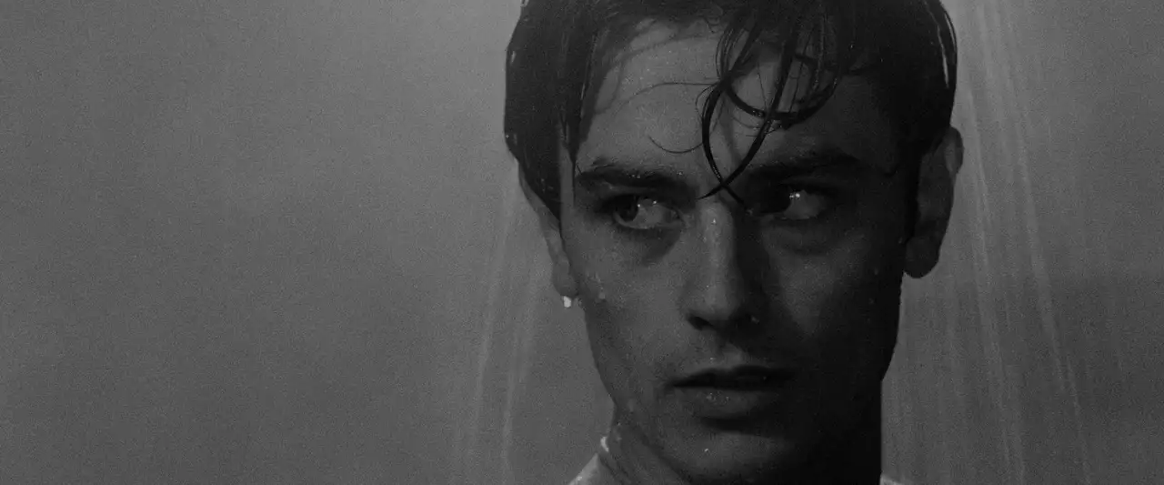 Rocco et ses frères - Audacieux dans son réalisme. Superbe dans son impact. À couper le souffle dans son envergure. – image d’arrière-plan