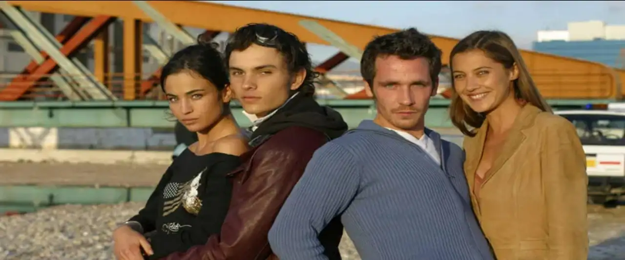 Dock 13 - Saison 1 - Une vie brisée – image d’arrière-plan