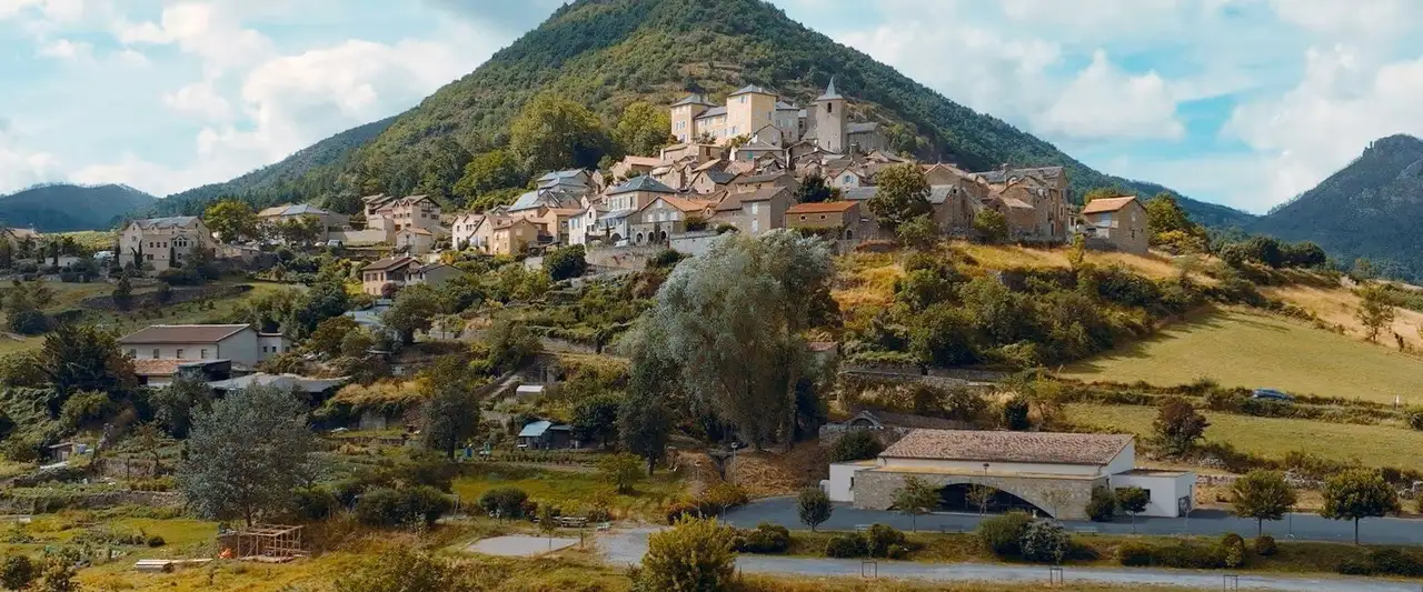 Hantés - Saison 1 - La vérité – image d’arrière-plan