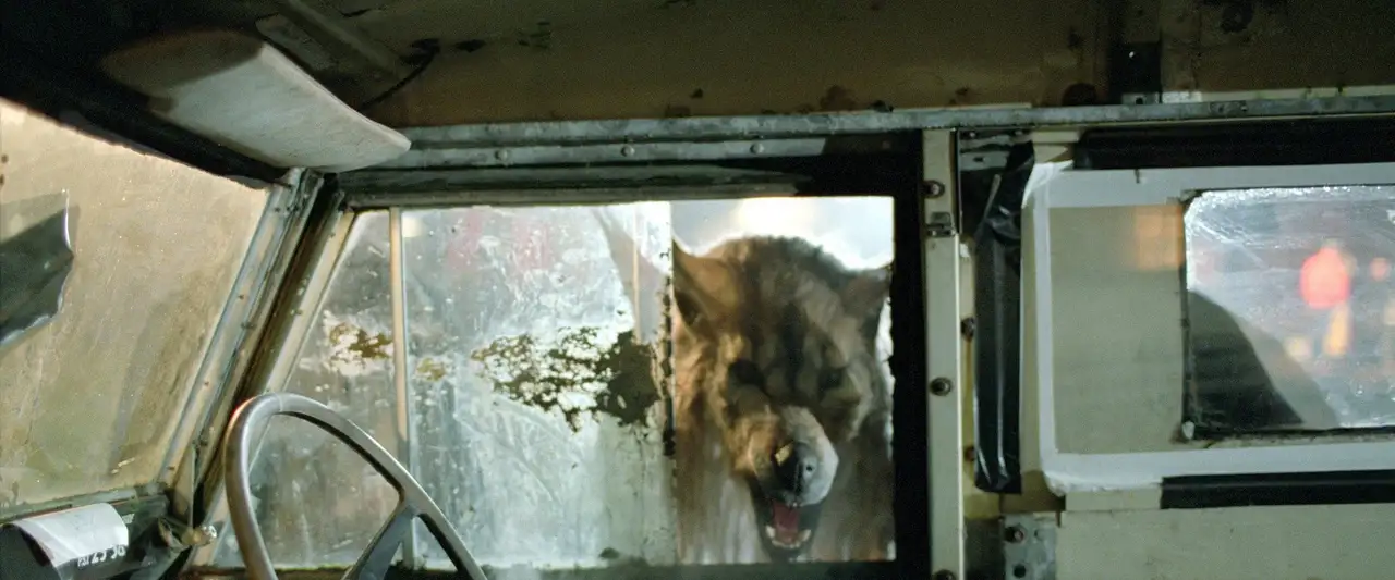 Dog Soldiers - Six hommes. Pleine lune. Aucune chance. – image d’arrière-plan