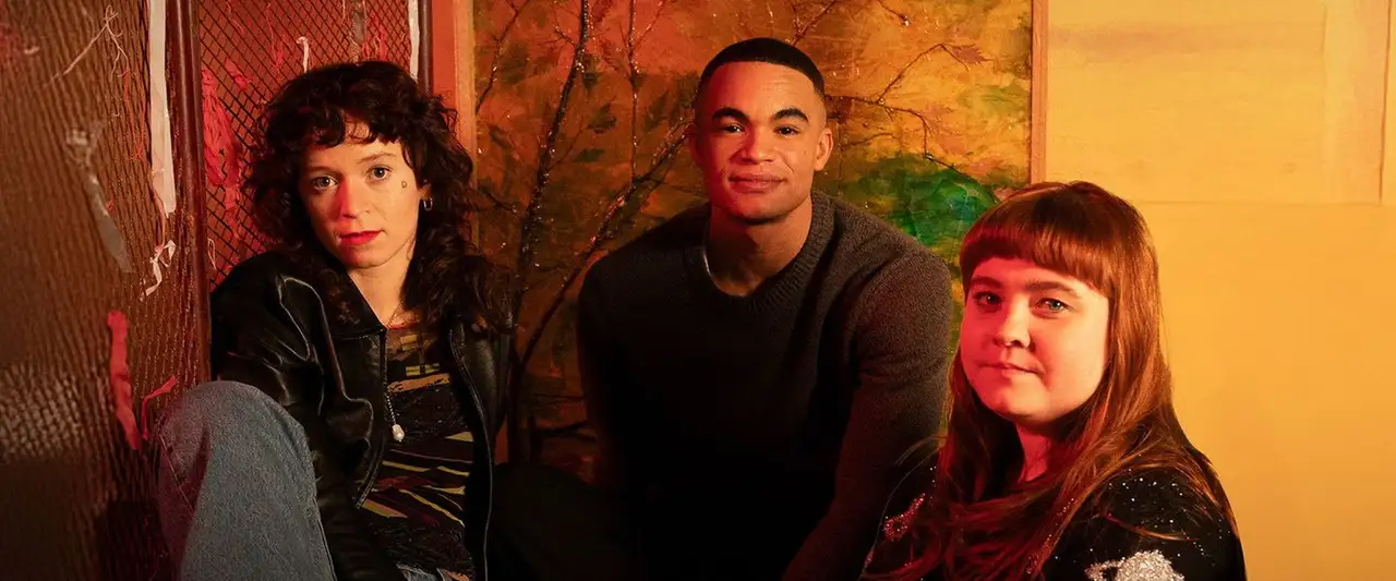 Quelqu'un devrait interdire les dimanches après-midi - Saison 1 – image d’arrière-plan
