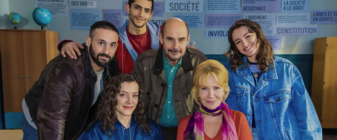 Le diplôme - Saison 1 - Leila – image d’arrière-plan