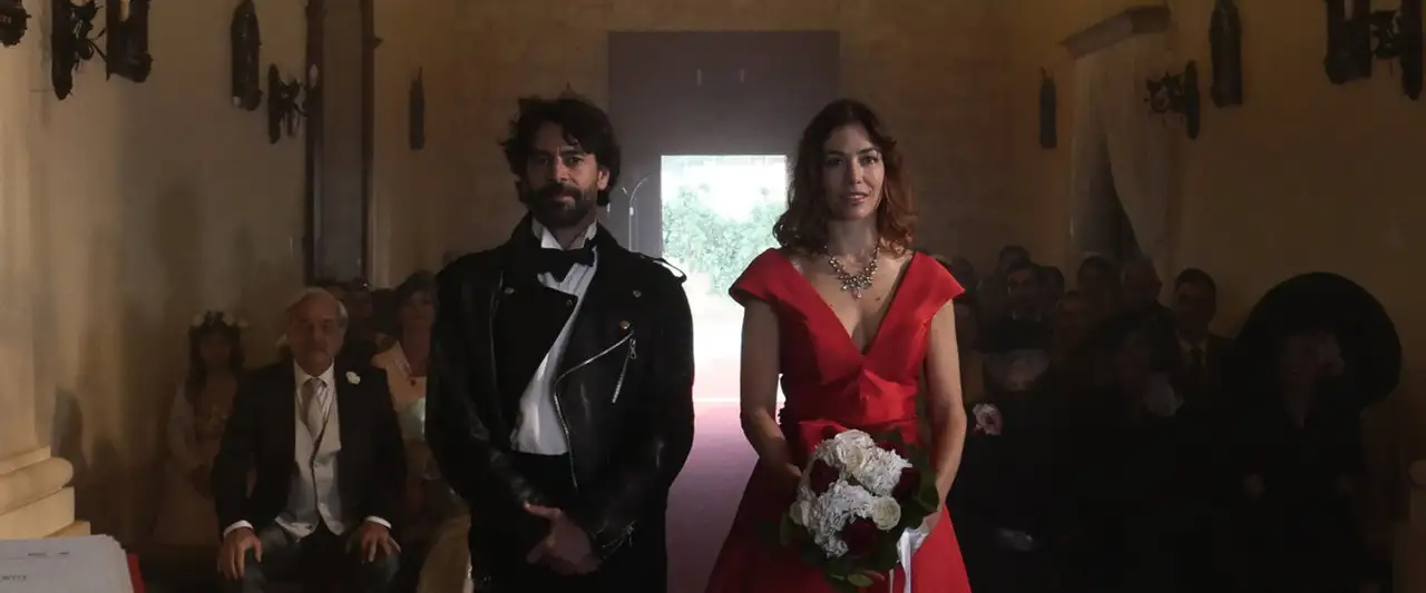 Sposa in rosso – image d’arrière-plan