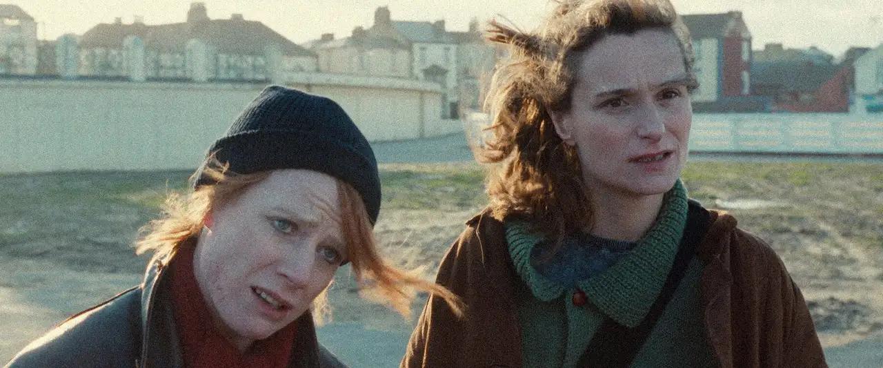 Deux filles d'aujourd'hui – image d’arrière-plan