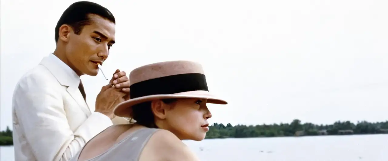 L'Amant - Elle a donné son innocence, sa passion, son corps. La seule chose qu'elle ne pouvait pas donner était son amour. – image d’arrière-plan