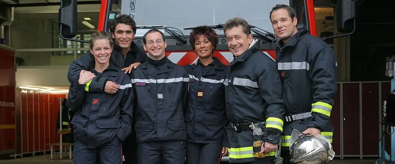 SOS 18 - Saison 3 - Sur les chapeaux de roue – image d’arrière-plan