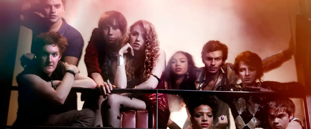 Skins - Sexe, drogue, alcool : l'adolescence version trash – image d’arrière-plan