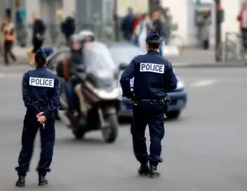 Appels d'urgence - Saison 17 - Incivilités, agressions : les policiers de Provence sous pression – affiche