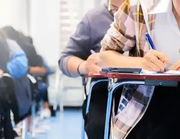 Cash investigation - Périscolaire, établissements privés : enquête derrière le portail de nos écoles – affiche