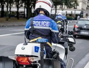 Enquête d'action - Motards de la police : tensions en banlieue parisienne – affiche