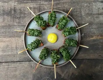 Voyage en cuisine - Roumanie : les mici – affiche