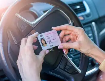90' Enquêtes - Saison 13 - Tricheries, auto-écoles low-cost et faux permis : révélations sur le permis de conduire – affiche
