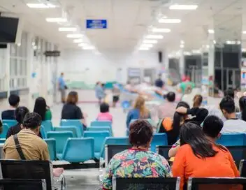 Zone interdite - Déserts médicaux : ils se battent pour vous soigner – affiche
