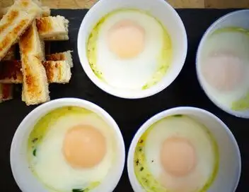 Les saisons de pique-assiette - Les oeufs de Pâques – affiche