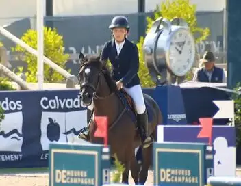 Au galop ! - Saison 6 - Premier concours international pour Romane – affiche