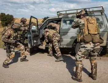 Enquête exclusive - Forces spéciales : la guerre ne s'arrête jamais – affiche