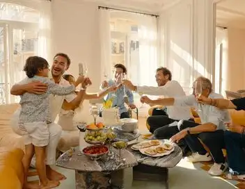 L'agence : l'immobilier de luxe en famille - Saison 6 – affiche