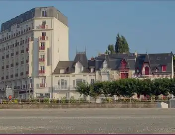 Les 100 lieux qu'il faut voir - Saison 13 - La côte Atlantique, à l'heure de la Belle Epoque – affiche