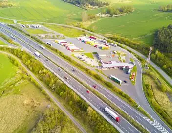 Capital - Grands départs : le business de la route des vacances – affiche
